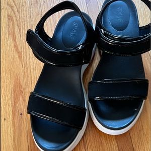 Womens sandals size 9